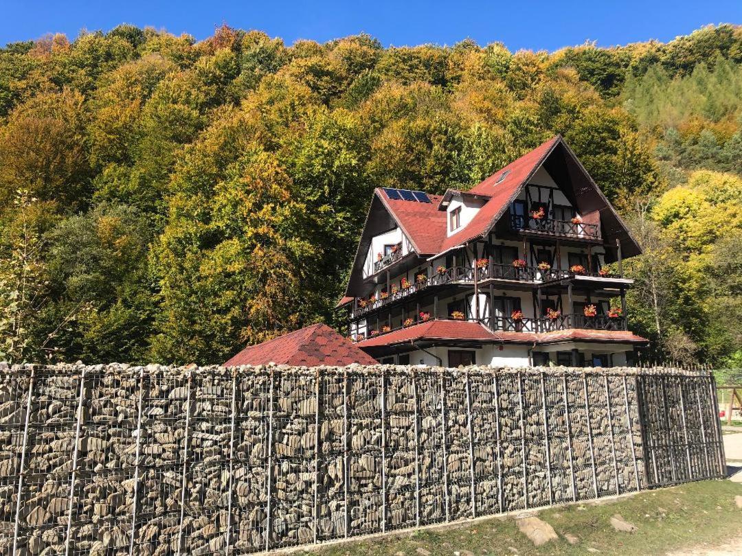 Cabana Izvoarele Doftanei Trăisteni Екстериор снимка
